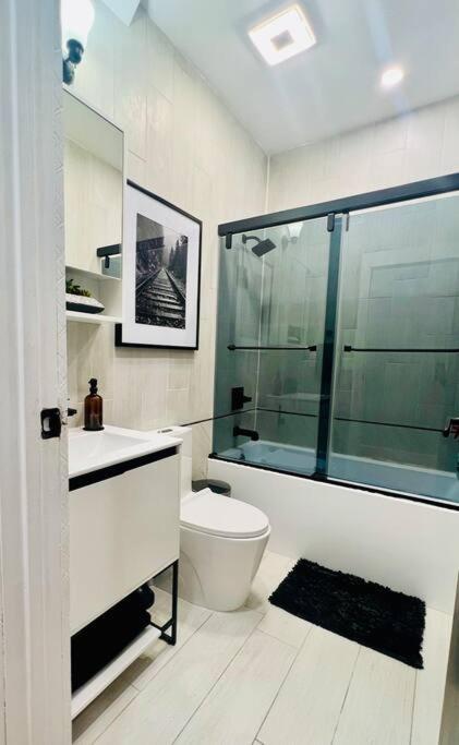 2 Bedroom Apartment, Close To Nyc & Downtown Jc! 저지시티 외부 사진